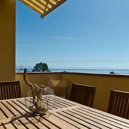 Casamarina Frontemare Con Piscina Apartment *