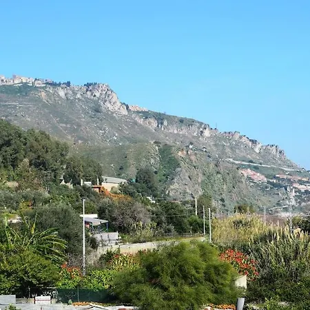 Casamarina Frontemare Con Piscina Apartment Letojanni