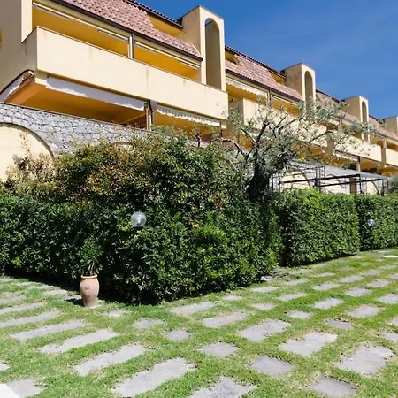Casamarina Frontemare Con Piscina