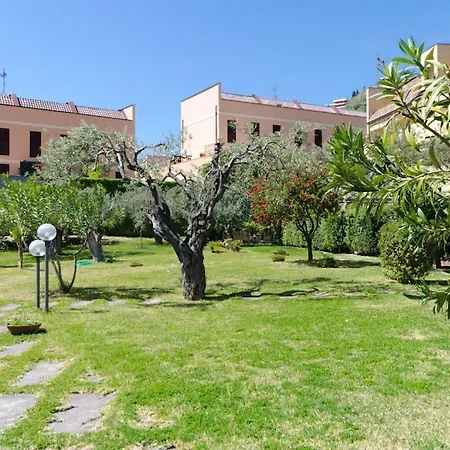 Casamarina Frontemare Con Piscina Apartment Letojanni